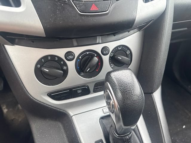 Used 2014 Ford Focus SE w/ SE Winter Package FWD image 17