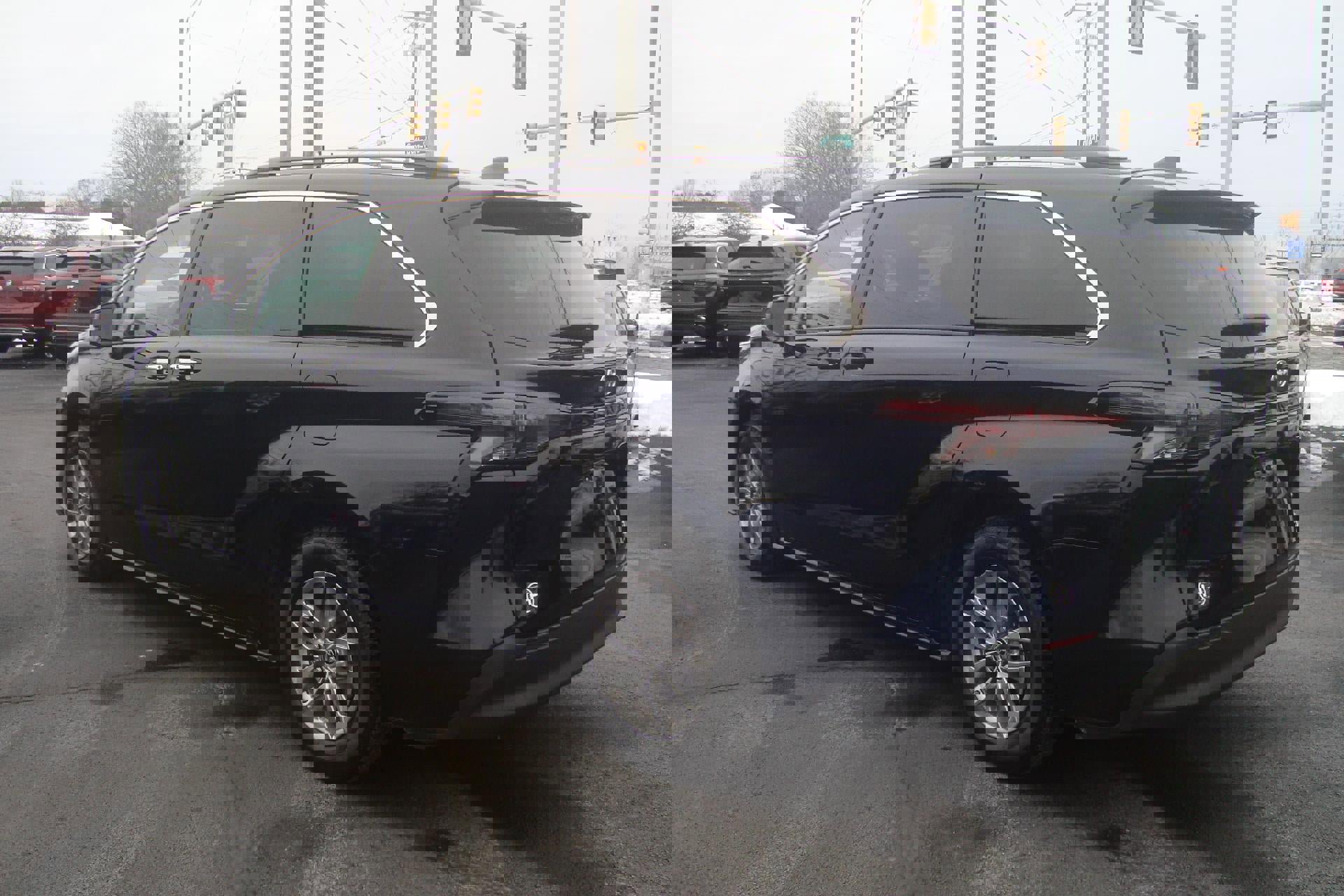 Used 2024 Toyota Sienna XLE image 7