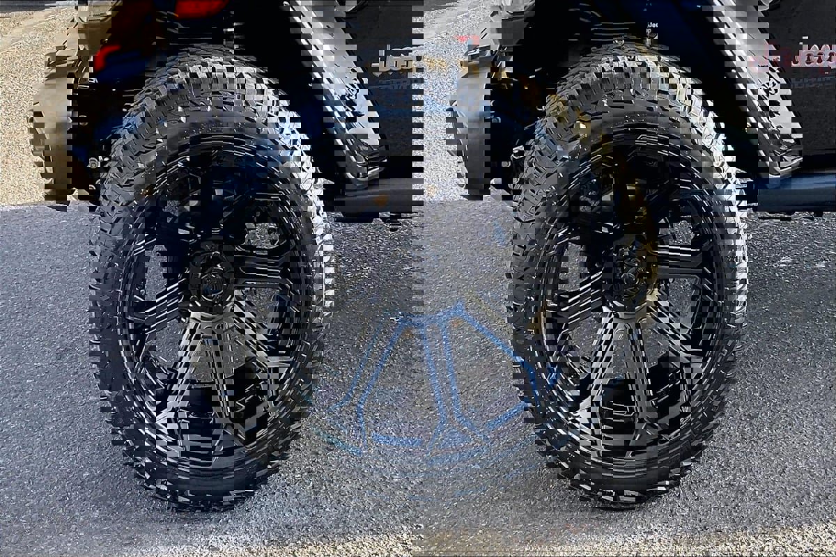 Used 2022 Jeep Gladiator Mojave w/ Trailer Tow Package image 9