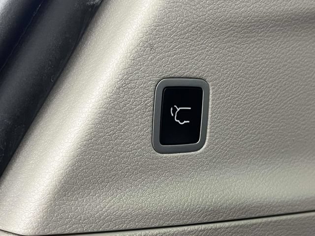 Used 2021 Chrysler Pacifica Touring w/ Cold Weather Group FWD image 25