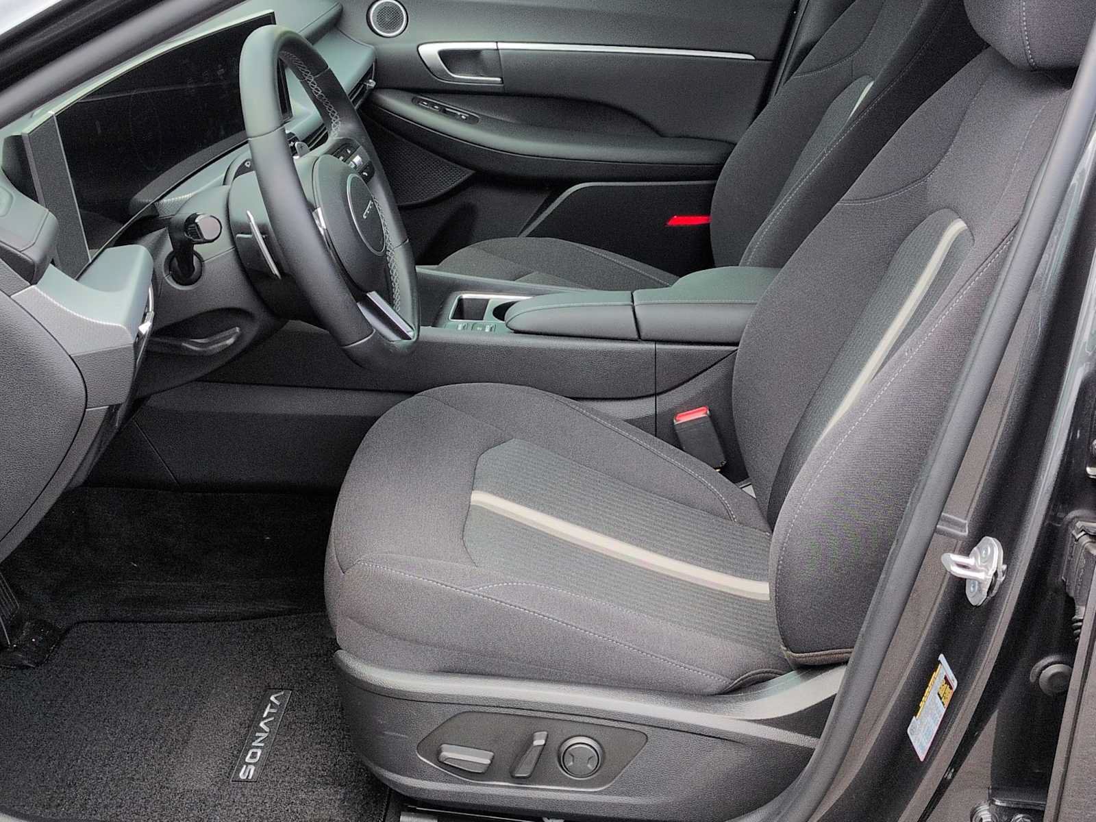Used 2025 Hyundai Sonata SEL FWD image 17