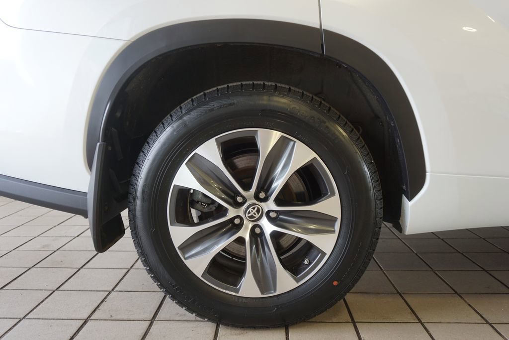 Certified 2024 Toyota Highlander XLE AWD/4WD image 34