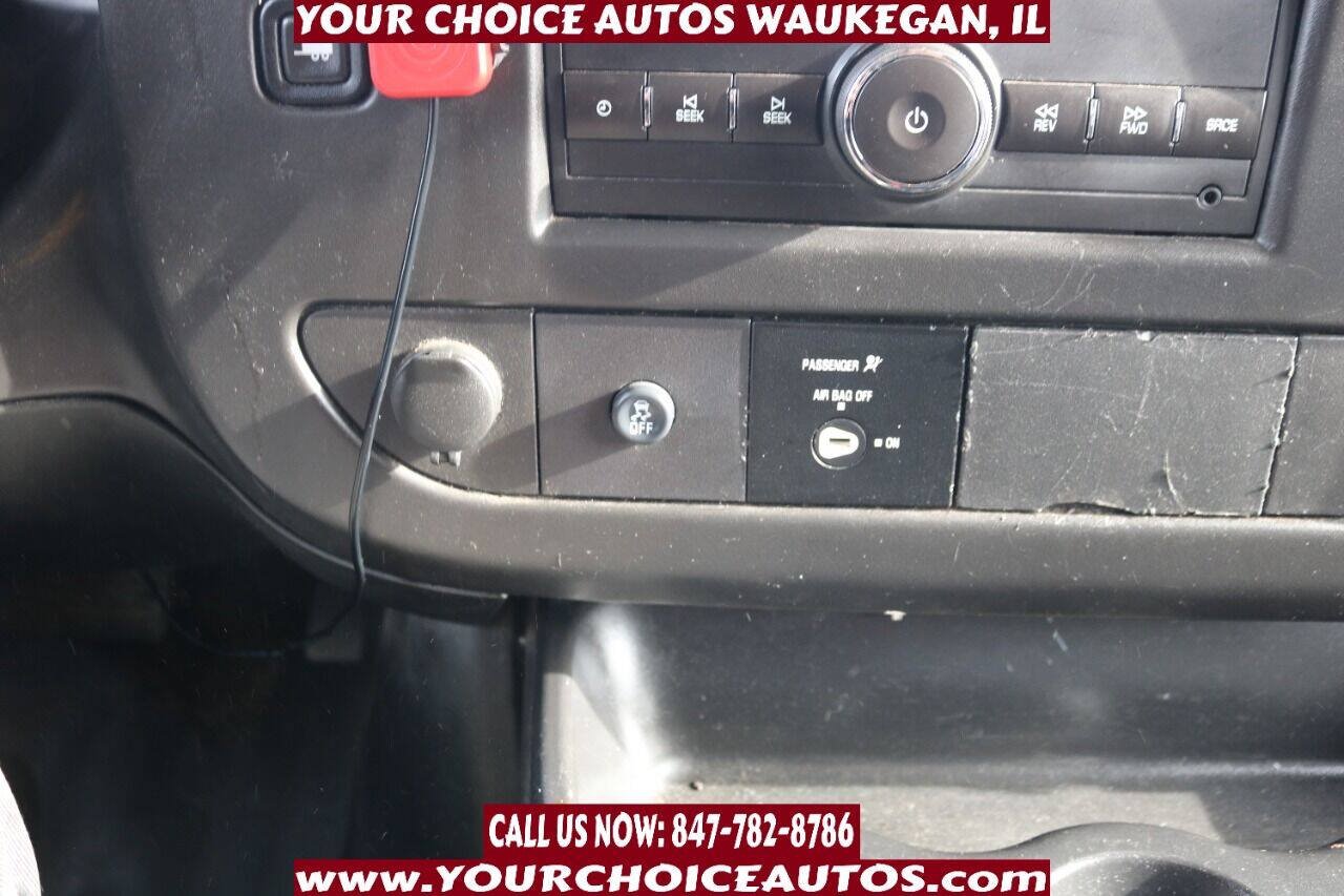 Used 2017 GMC Savana 2500 RWD image 32