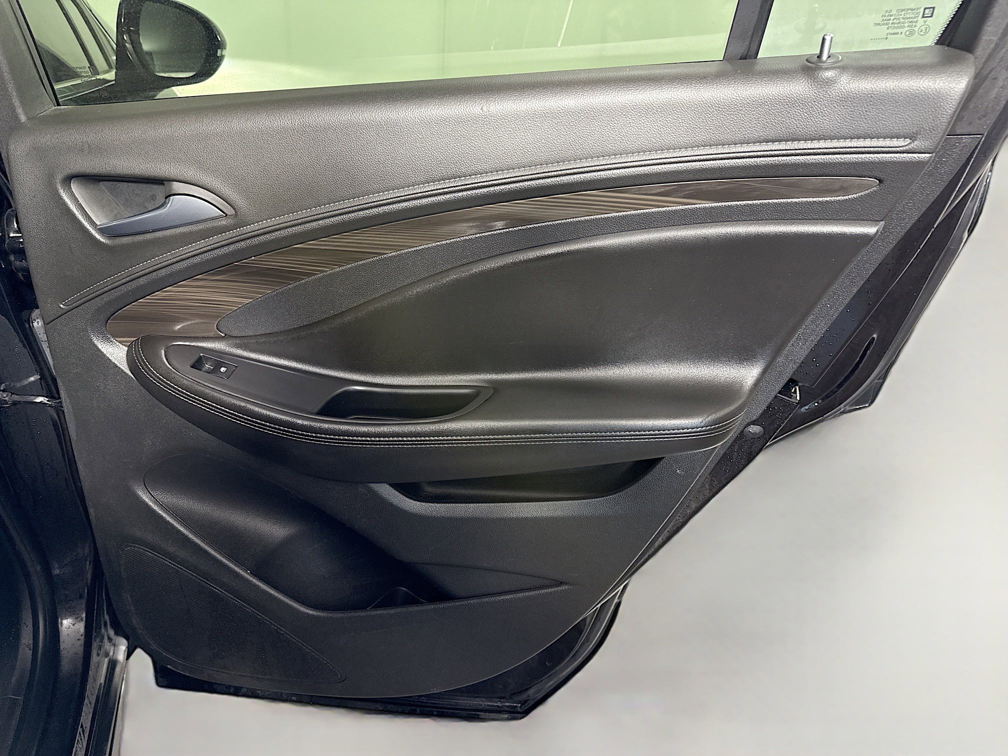 Used 2019 Buick Envision Essence image 28