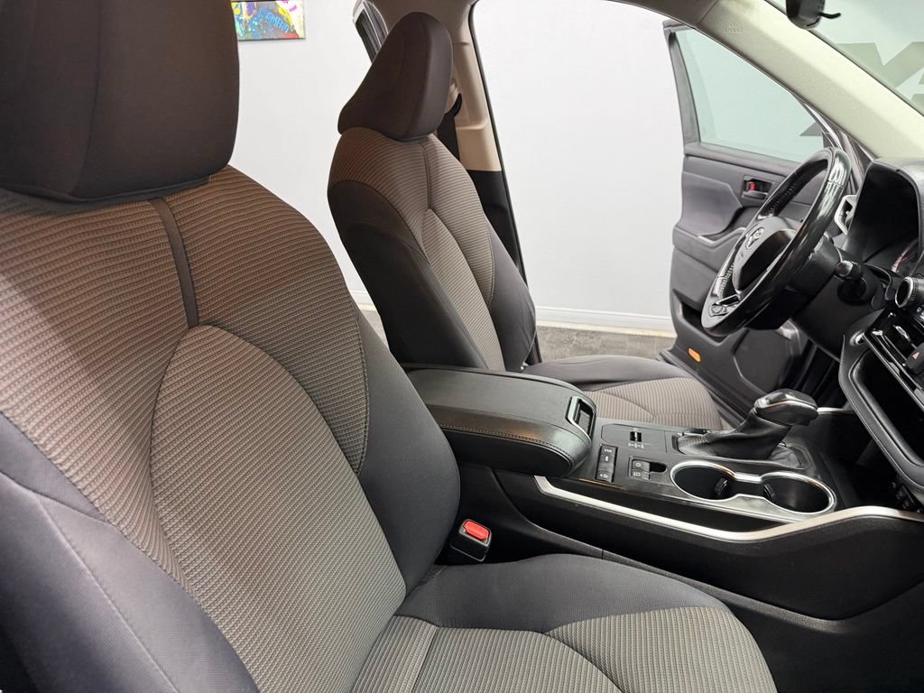 Used 2020 Toyota Highlander LE FWD image 53