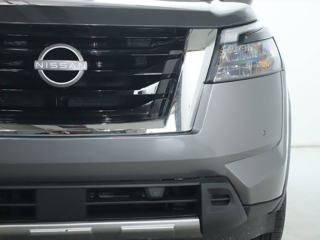 Used 2025 Nissan Pathfinder SL AWD/4WD image 8