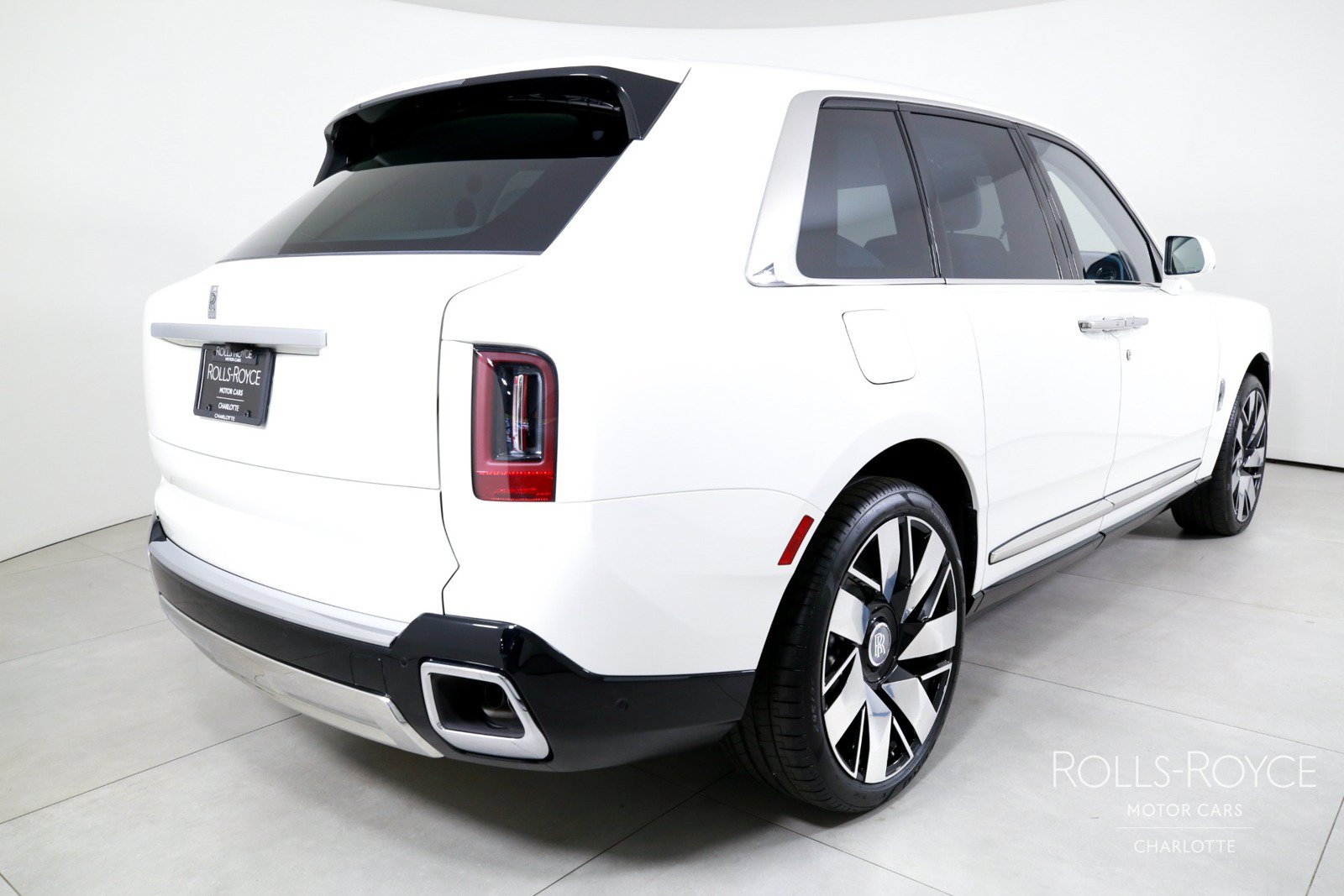 New 2026 Rolls-Royce Cullinan AWD/4WD image 2