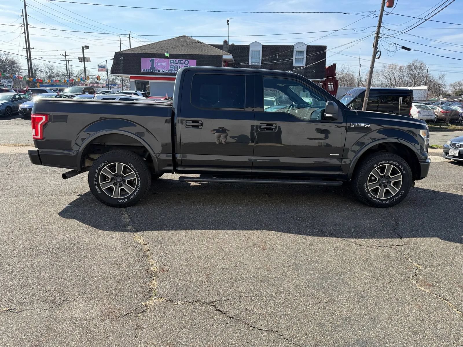 Used 2015 Ford F150 XLT w/ Equipment Group 302A Luxury AWD/4WD image 18