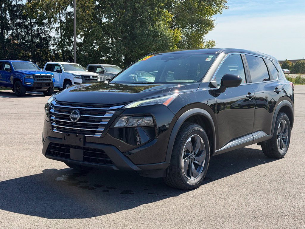 Used 2025 Nissan Rogue SV FWD image 2
