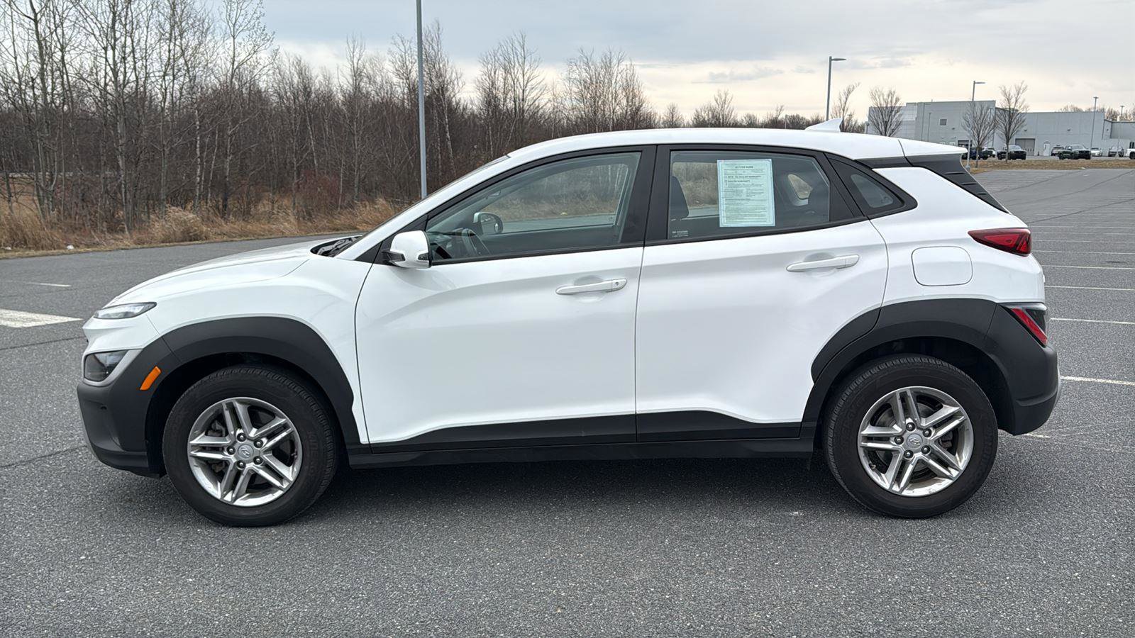 Used 2023 Hyundai Kona SE w/ Cargo Package image 12