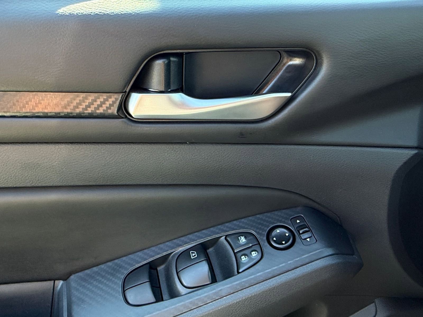 Used 2025 Nissan Altima 2.5 SV image 18