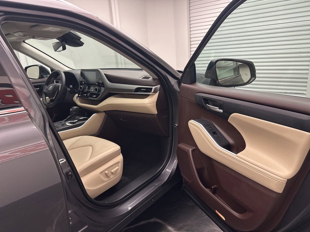 Used 2021 Toyota Highlander XLE image 8