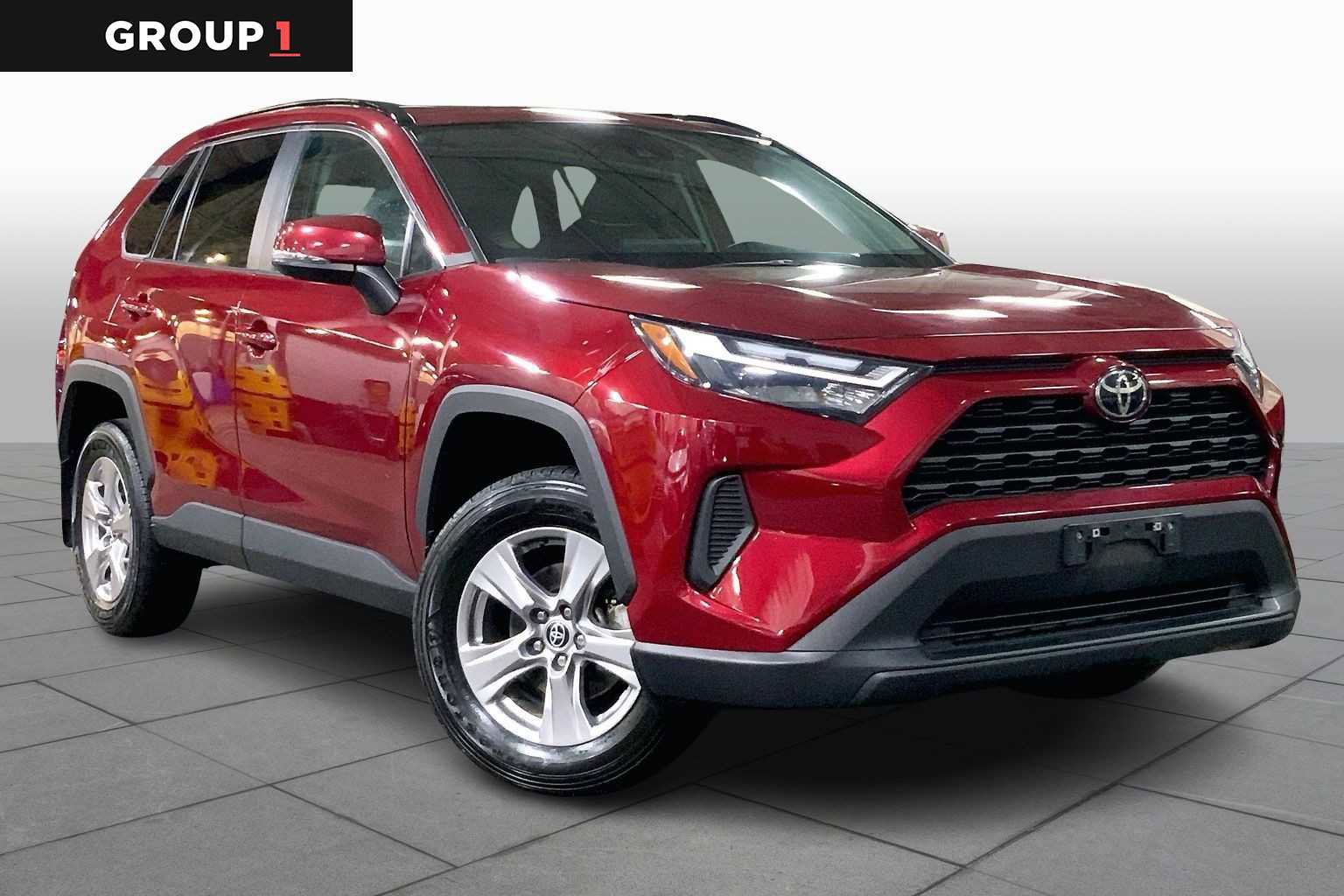 Used 2022 Toyota RAV4 XLE w/ Convenience Package image 3