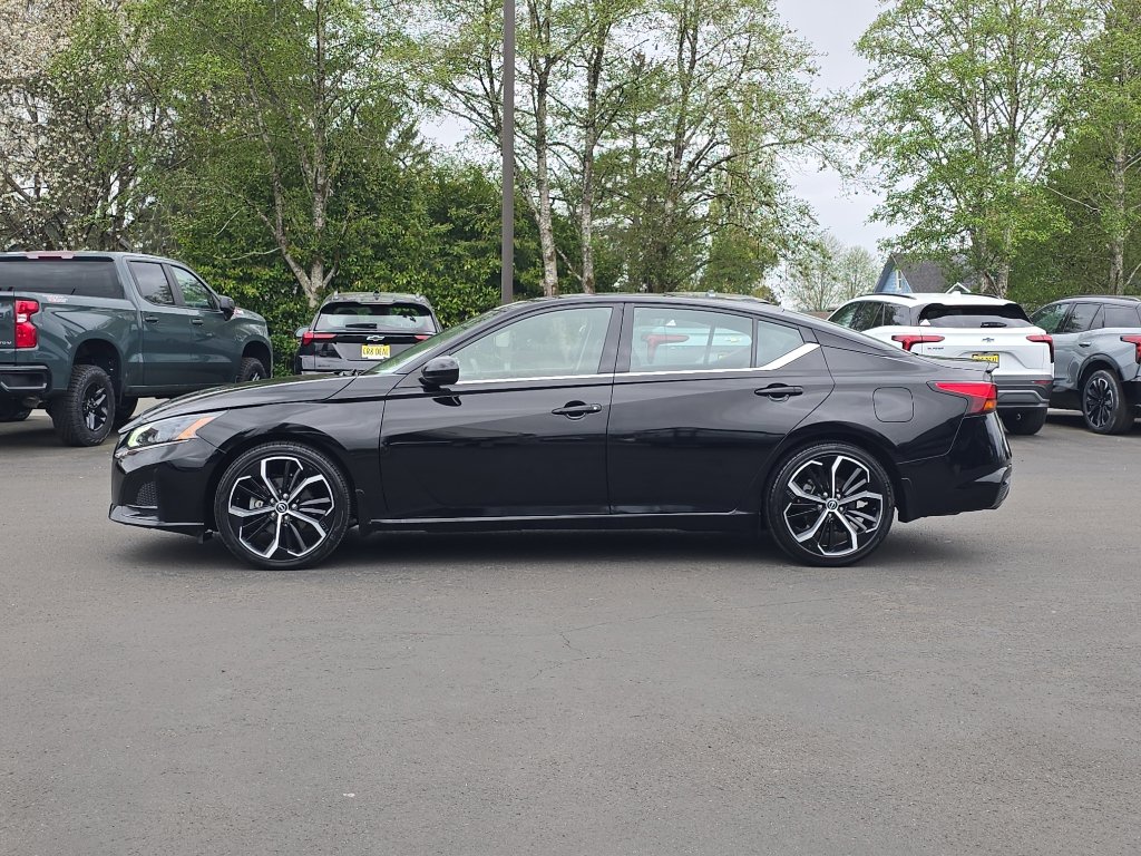 Used 2023 Nissan Altima 2.5 SR w/ SR Premium Package FWD image 6