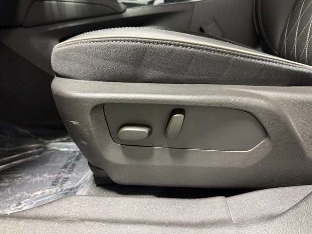 Used 2023 Buick Envision Avenir AWD/4WD image 16