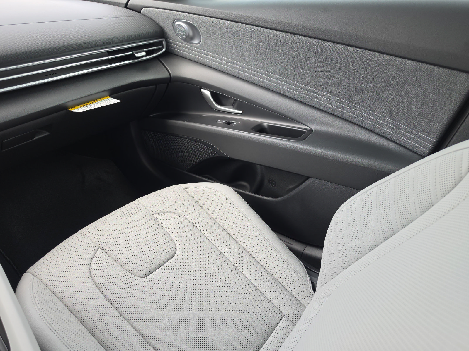 New 2026 Hyundai Elantra SEL Sport FWD image 18