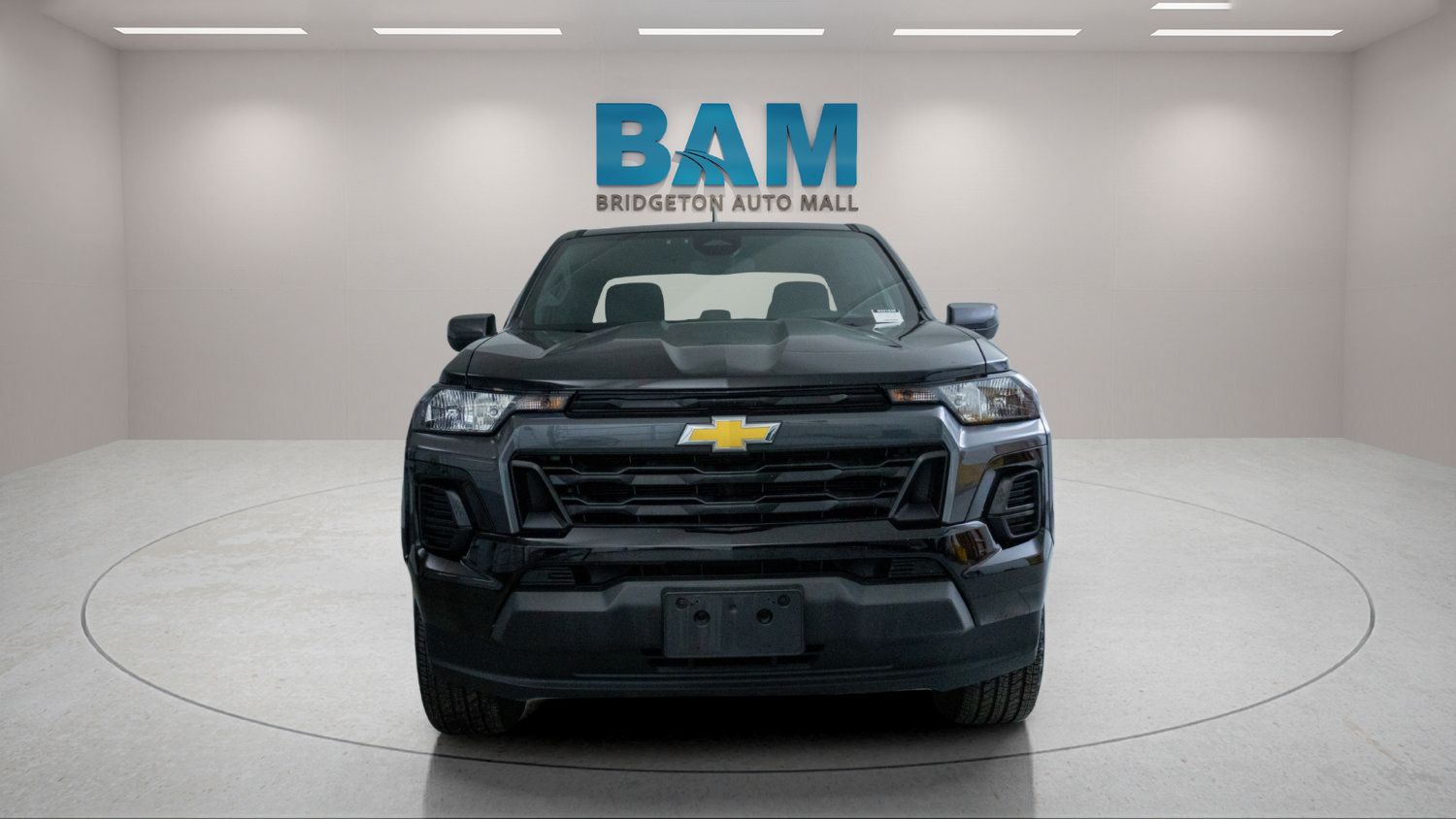 Used 2023 Chevrolet Colorado LT RWD image 2