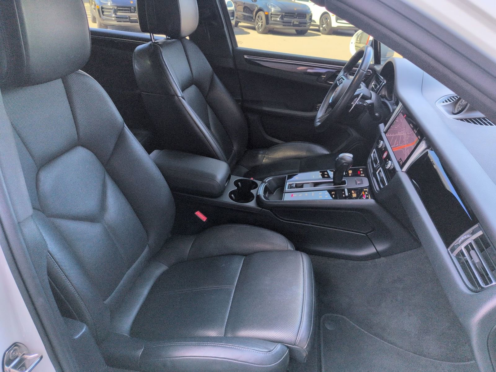 Certified 2022 Porsche Macan image 26