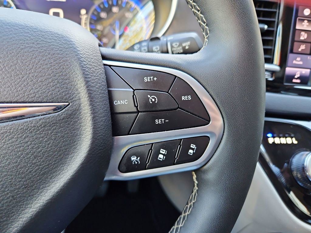 Used 2024 Chrysler Pacifica Touring-L image 12