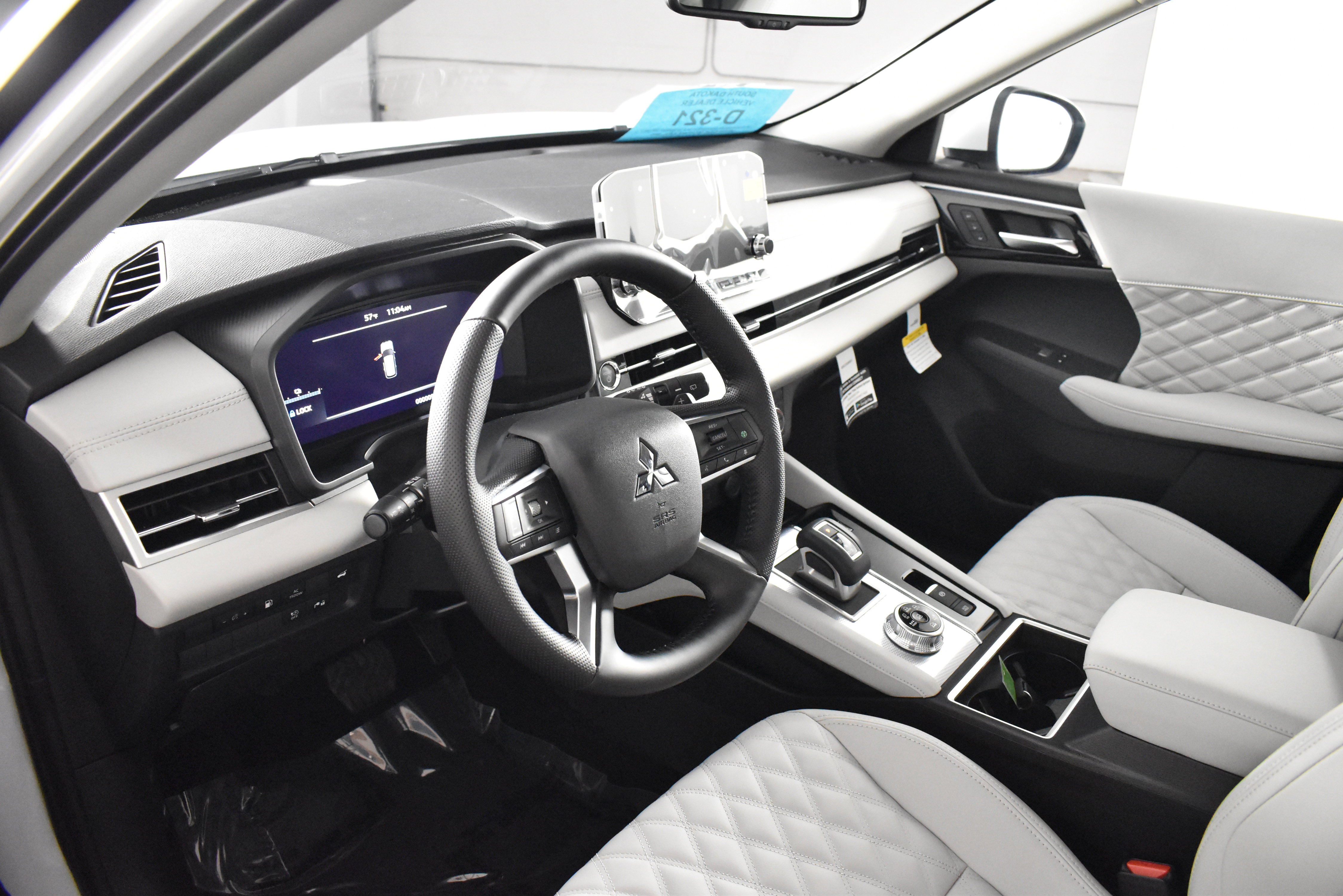 New 2025 Mitsubishi Outlander SEL image 2
