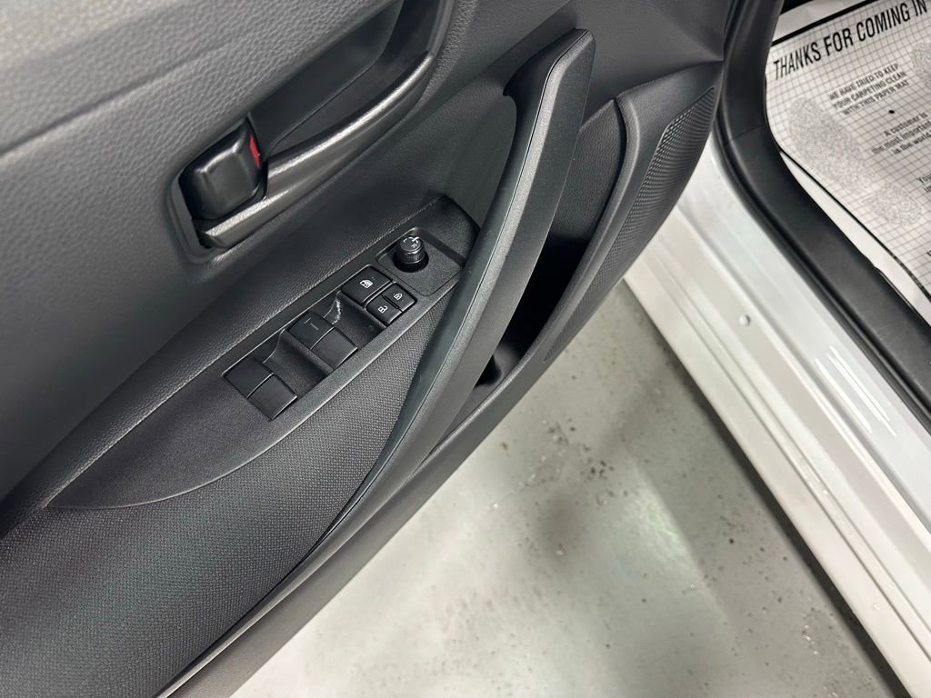 Used 2025 Toyota Corolla LE image 9