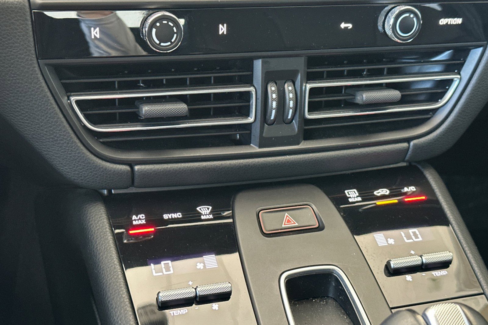 Certified 2024 Porsche Macan image 21