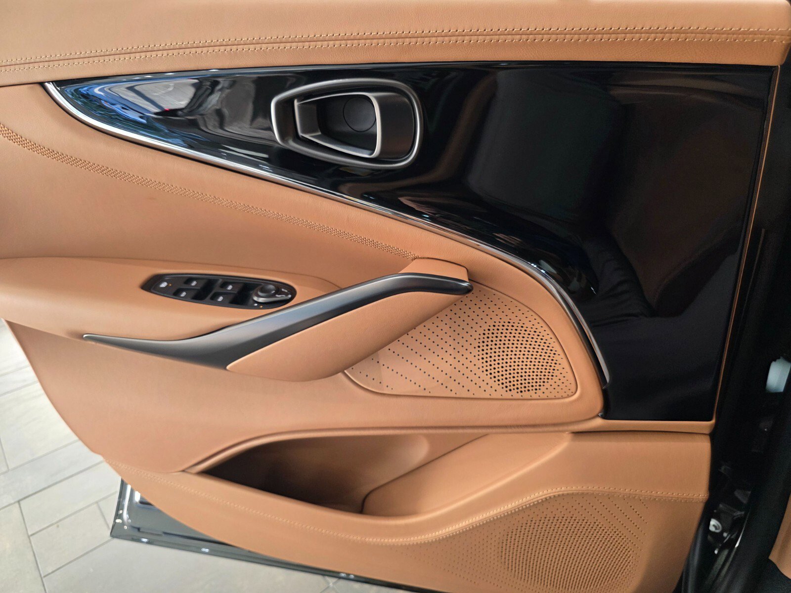 Used 2026 Aston Martin DBX 707 image 16