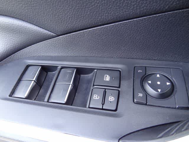Used 2024 Toyota RAV4 XLE AWD/4WD image 15