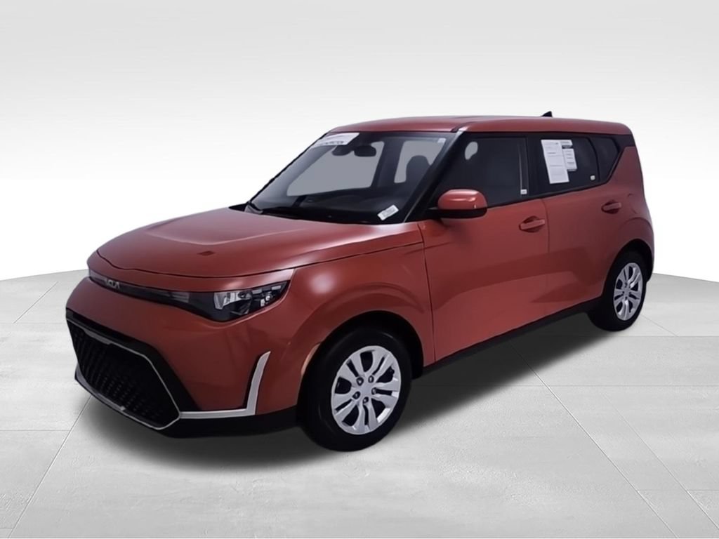 Used 2025 Kia Soul LX FWD image 4