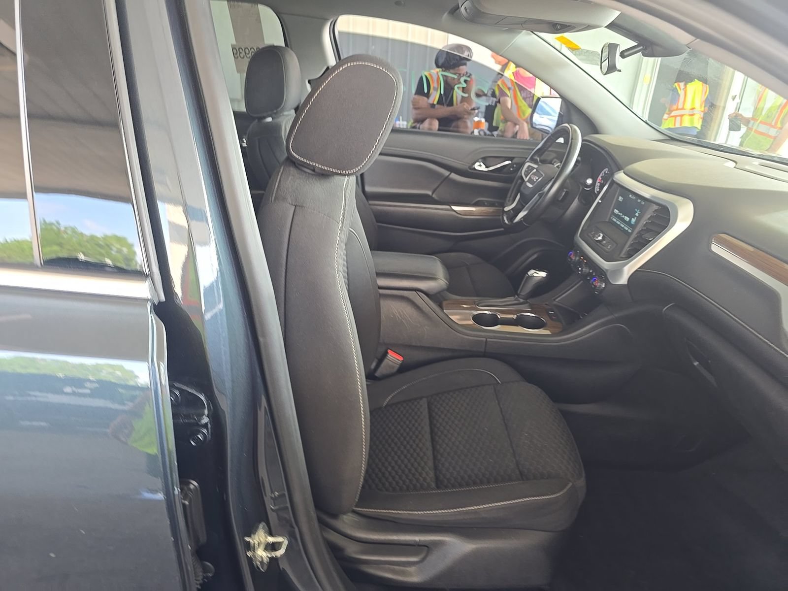 Used 2019 GMC Acadia SLE w/ LPO, Black Accent Package FWD image 16