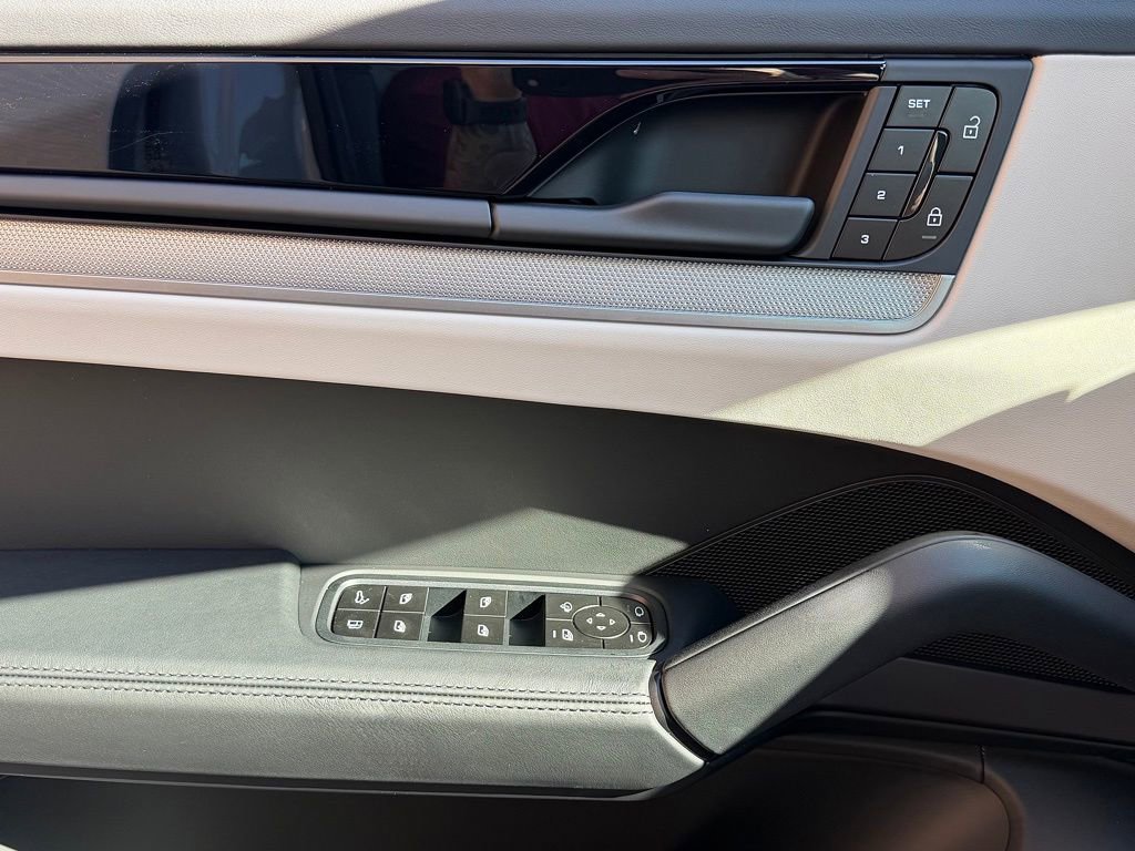 New 2026 Porsche Cayenne E-Hybrid Coupe image 17