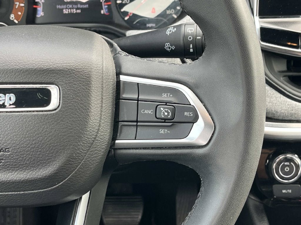 Used 2024 Jeep Compass Latitude AWD/4WD image 17