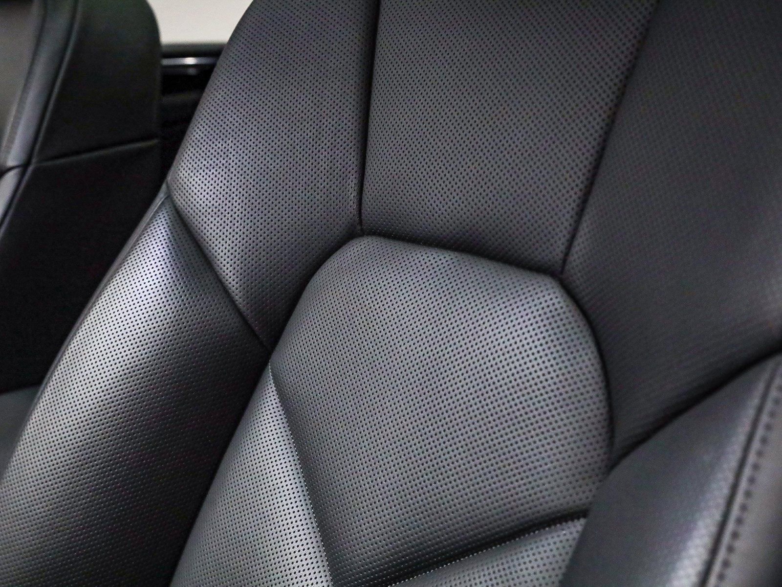 Certified 2025 Porsche Macan image 26