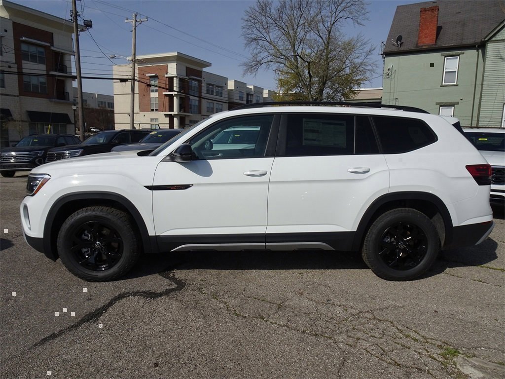 New 2025 Volkswagen Atlas Peak Edition SE image 2