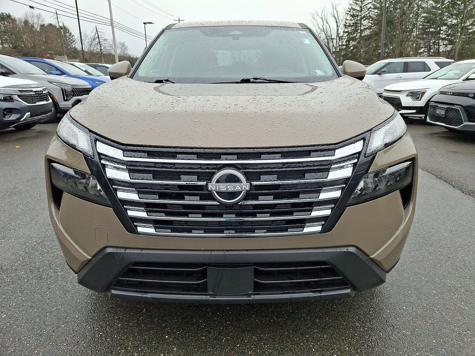 Used 2025 Nissan Rogue SV image 2