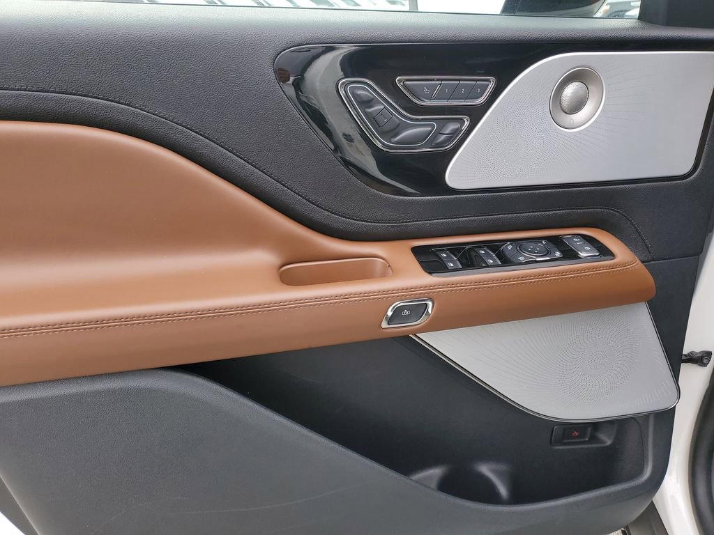 Used 2024 Lincoln Aviator Reserve w/ Equipment Group 201A image 18