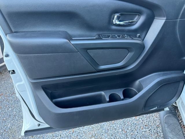 Used 2019 Nissan Titan SV w/ SV Convenience Package image 14