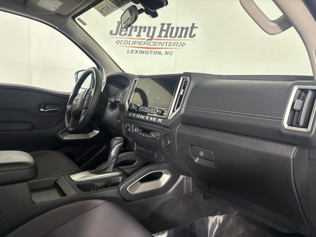 Used 2025 Nissan Frontier SV w/ SV Convenience Package AWD/4WD image 29