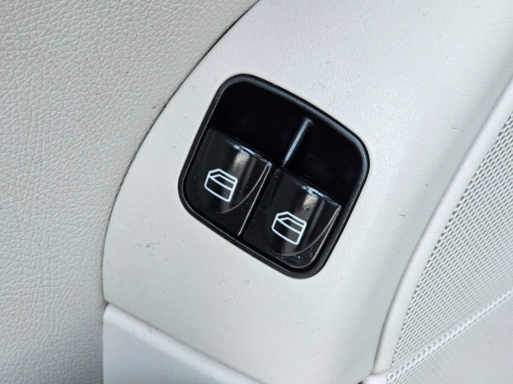 Used 2002 Mercedes-Benz C 230 Coupe w/ C2 Opt Pkg image 25