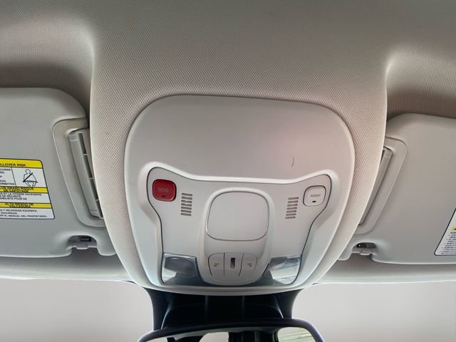 Used 2021 Jeep Renegade Limited w/ Luxury Group II image 27