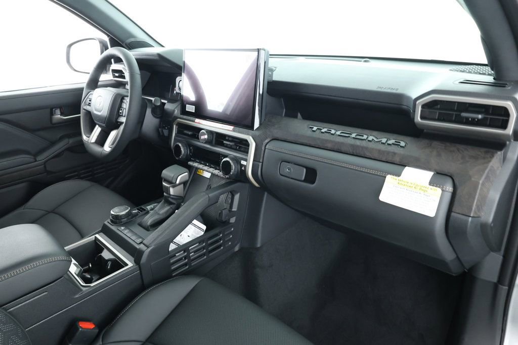 Used 2025 Toyota Tacoma Limited image 23