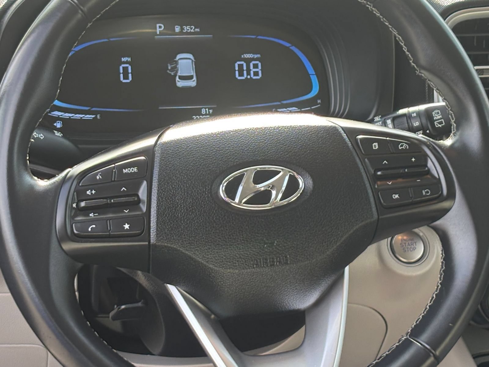 Used 2025 Hyundai Venue SEL FWD image 29