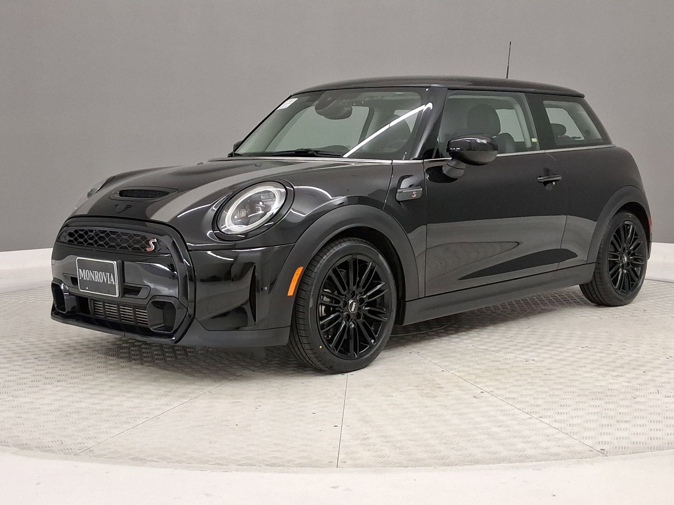 Certified 2024 MINI Cooper S image 32