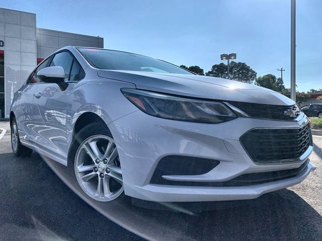 Used 2018 Chevrolet Cruze LT FWD image 2