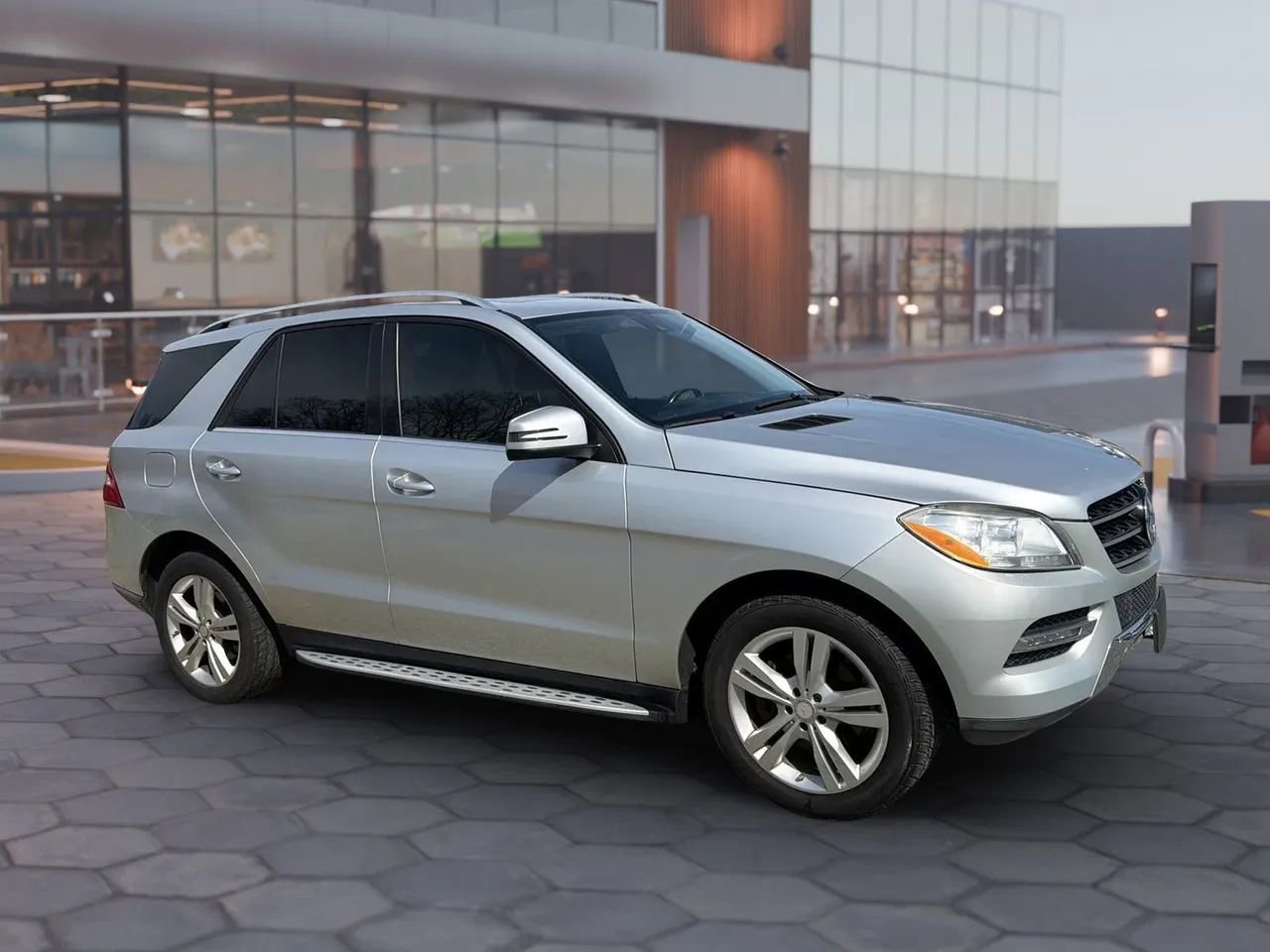 Used 2014 Mercedes-Benz ML 350 ML 350 4MATIC Sport Utility 4D w/ Premium 1 Package image 18