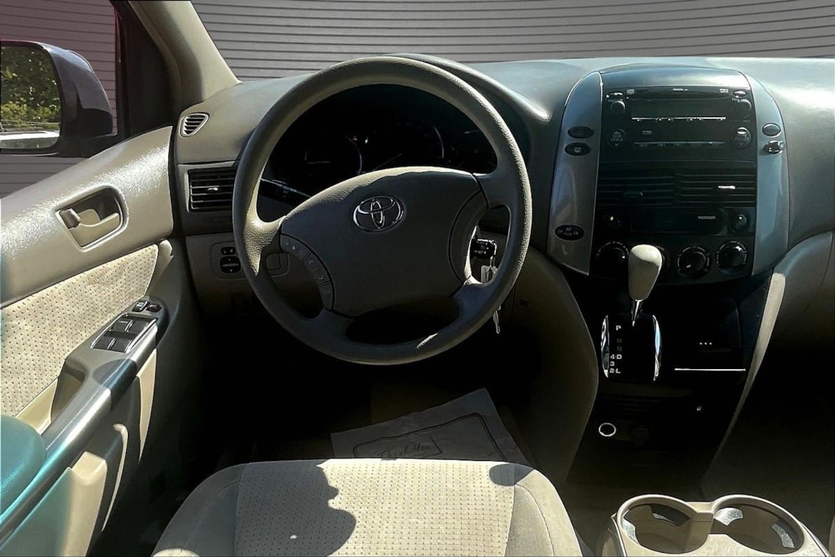 Used 2008 Toyota Sienna LE FWD image 8
