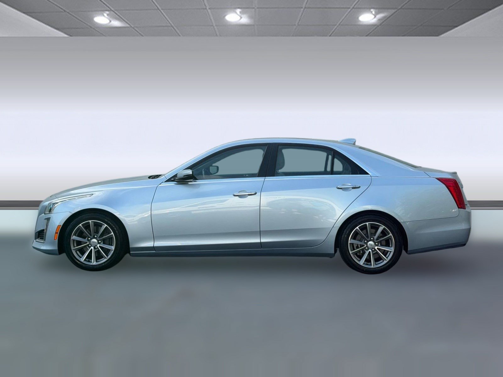Used 2018 Cadillac CTS Luxury RWD image 2