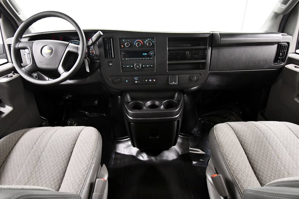 Used 2025 Chevrolet Express 3500 LS RWD image 3