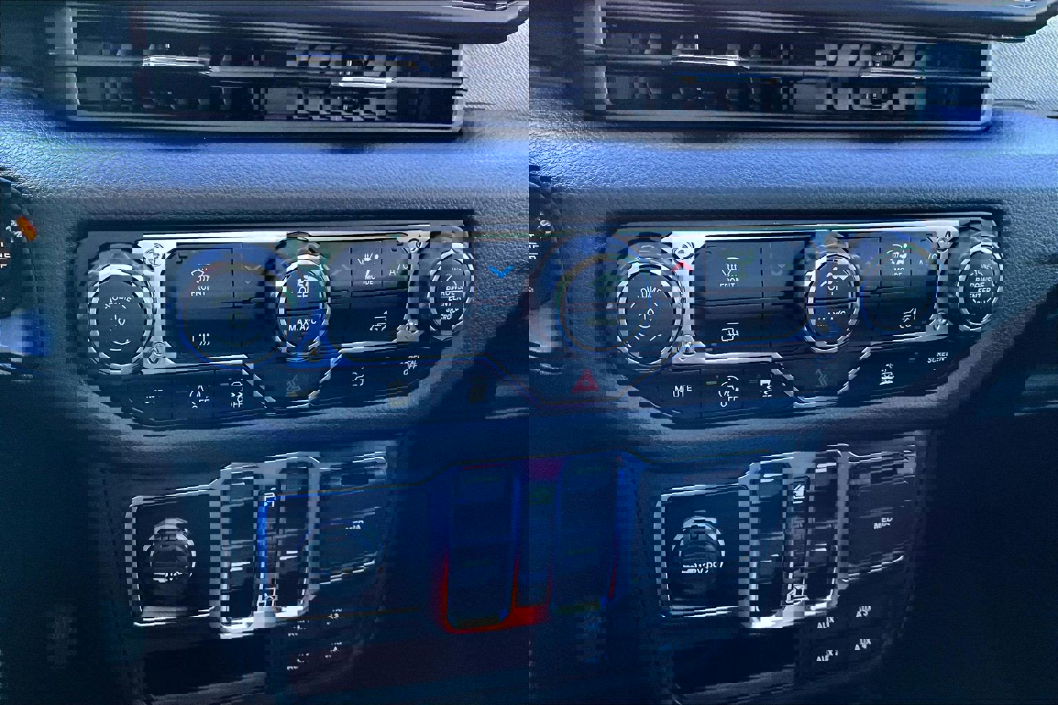 Used 2025 Jeep Gladiator Sport image 16