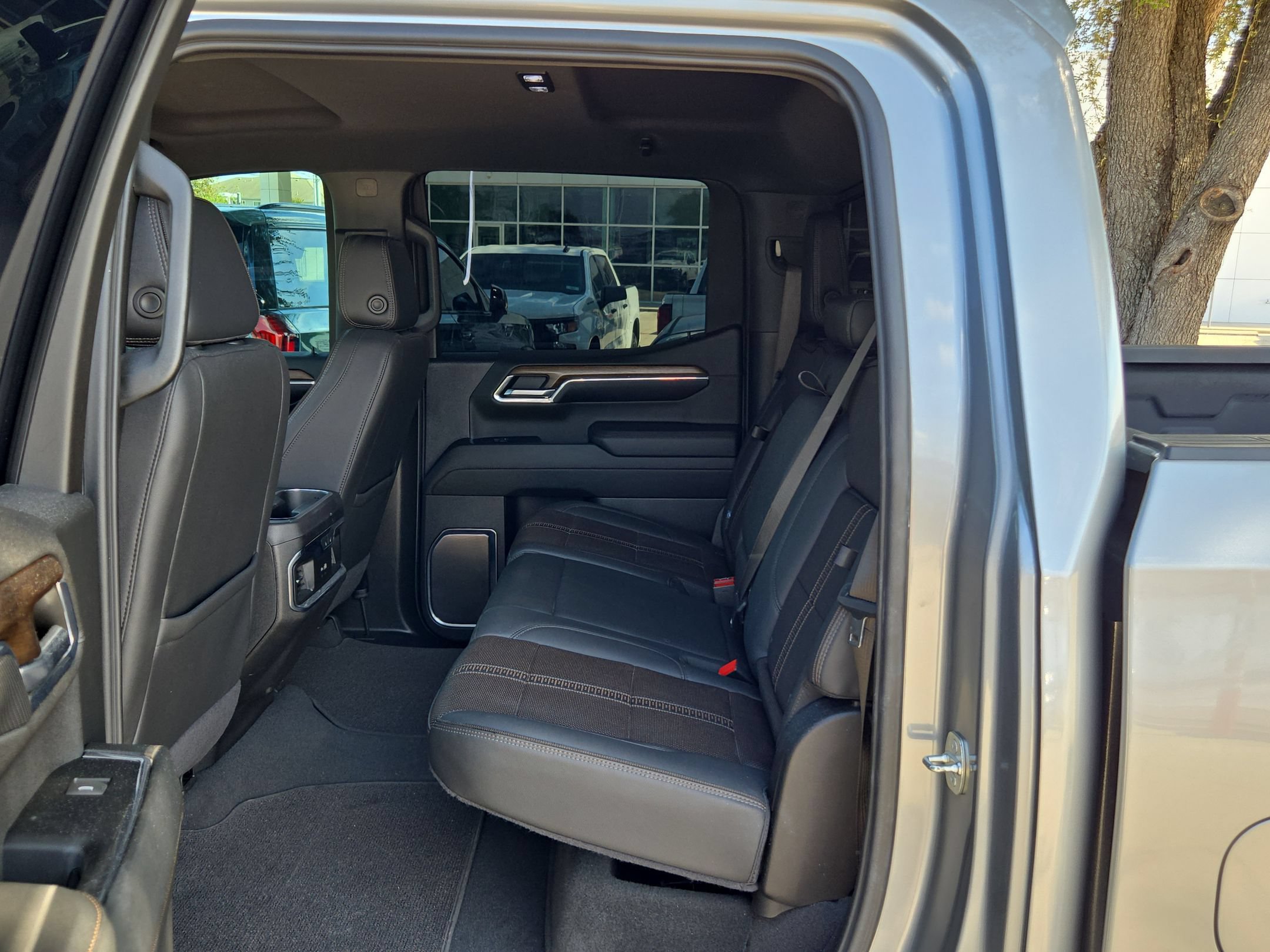 Certified 2024 Chevrolet Silverado 1500 High Country w/ Technology Package AWD/4WD image 13